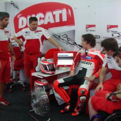 Nicky debriefs his crew on the GP12. - Photo: Nick Sannen