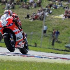 Nicky accelerates past the green hills of Brno. - Photo: Milagro/Ducati
