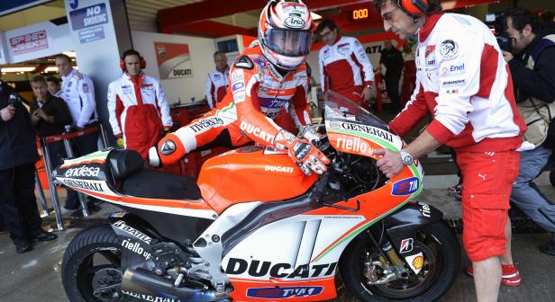 Nicky Hayden on front row in Jerez, Valentino Rossi unable to replicate yesterday’s performance